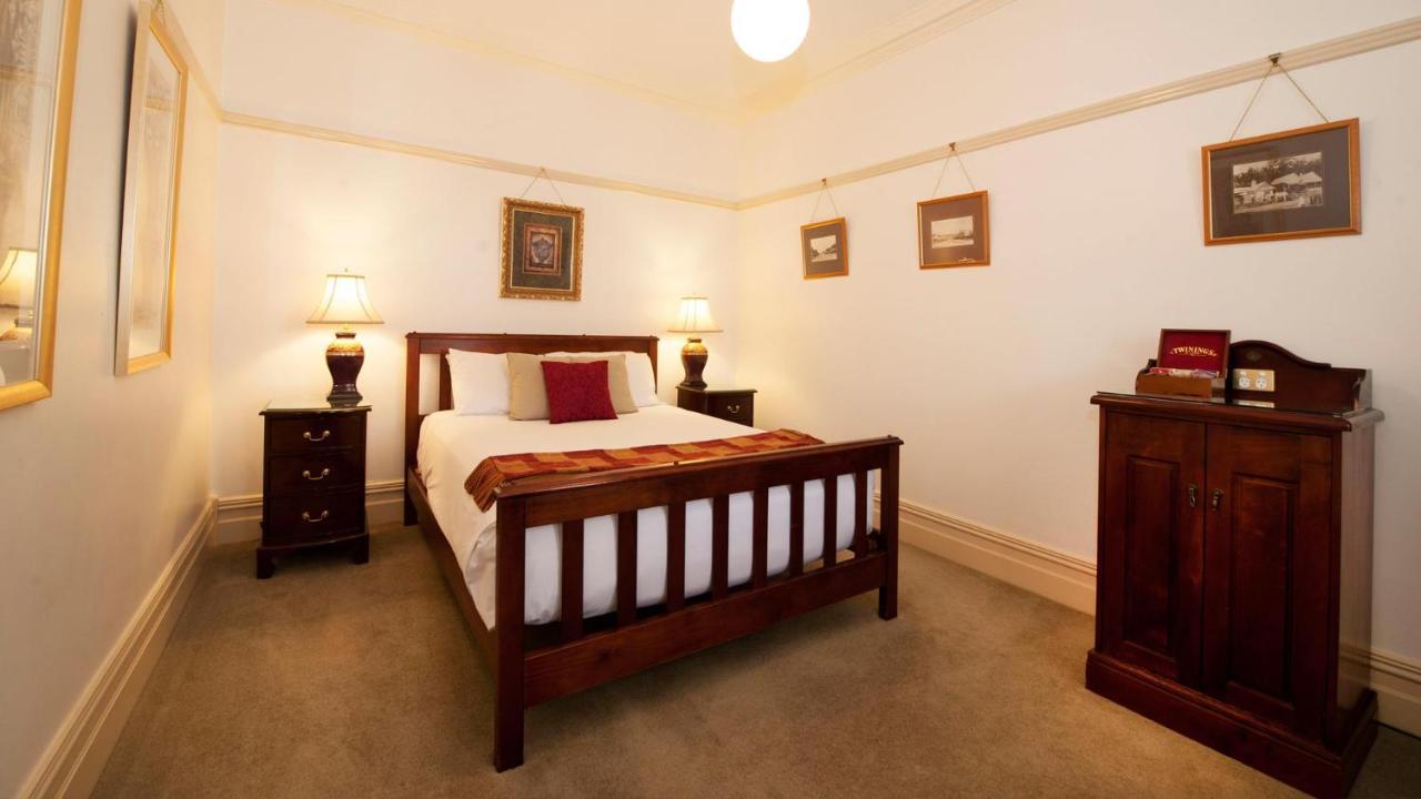 Cobb & Co Court Boutique Hotel Mudgee Exterior photo