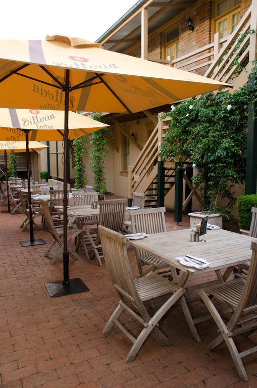 Cobb & Co Court Boutique Hotel Mudgee Exterior photo
