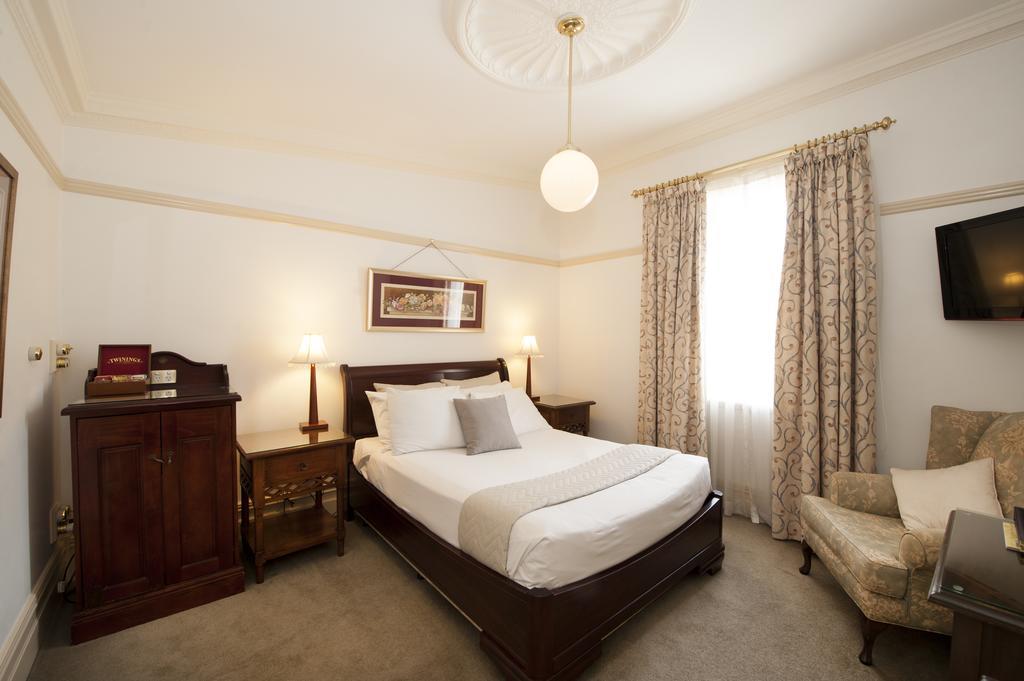 Cobb & Co Court Boutique Hotel Mudgee Exterior photo