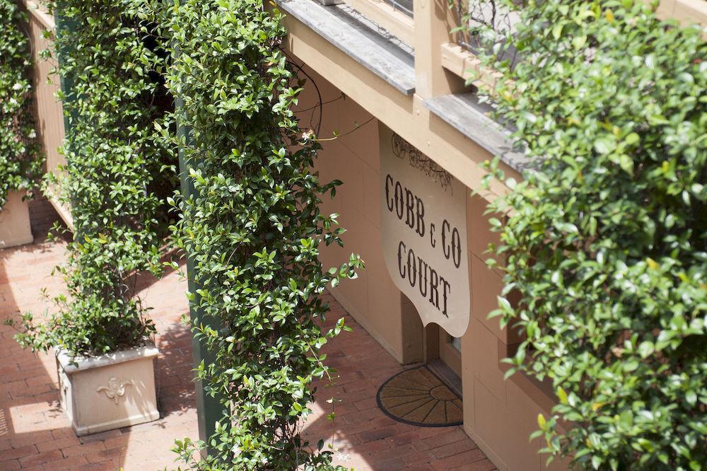 Cobb & Co Court Boutique Hotel Mudgee Exterior photo