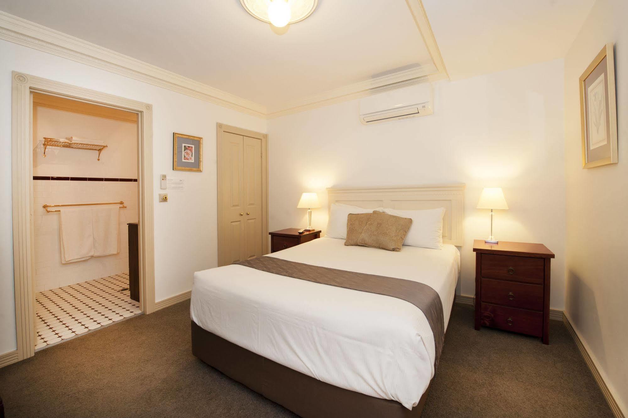 Cobb & Co Court Boutique Hotel Mudgee Exterior photo