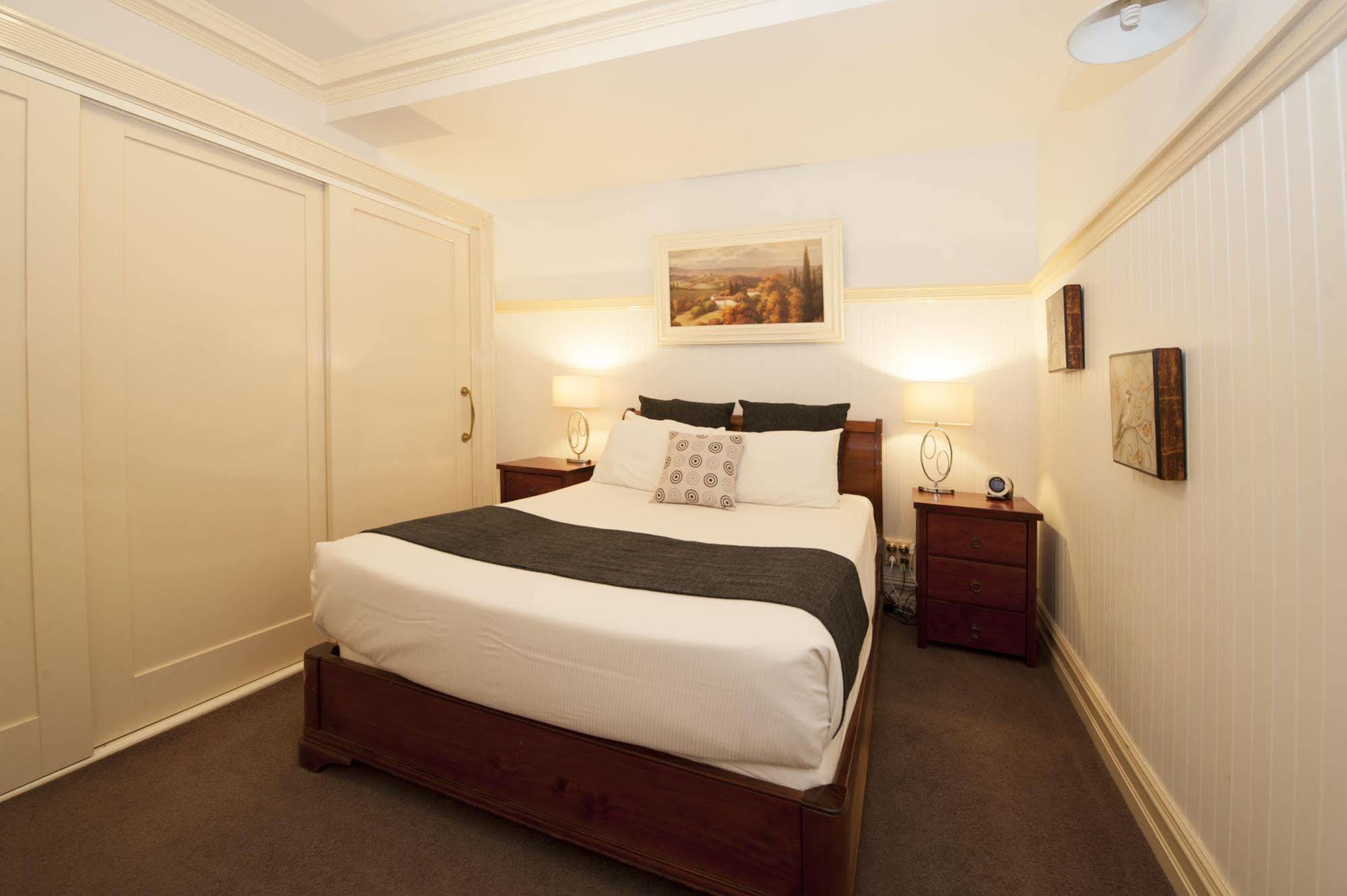 Cobb & Co Court Boutique Hotel Mudgee Exterior photo