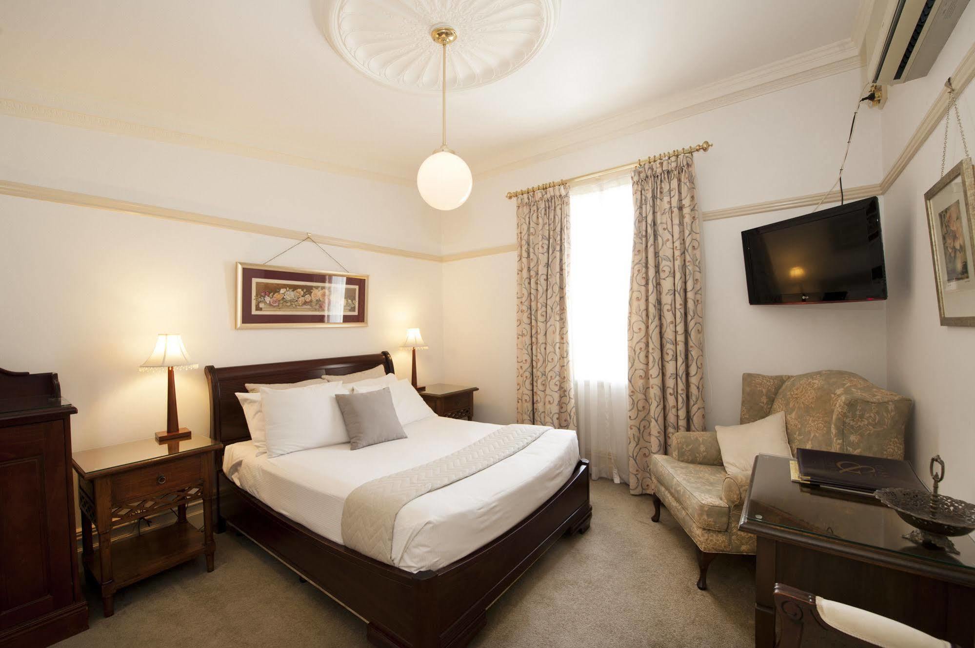 Cobb & Co Court Boutique Hotel Mudgee Exterior photo