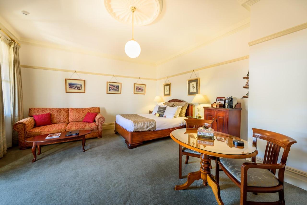 Cobb & Co Court Boutique Hotel Mudgee Exterior photo